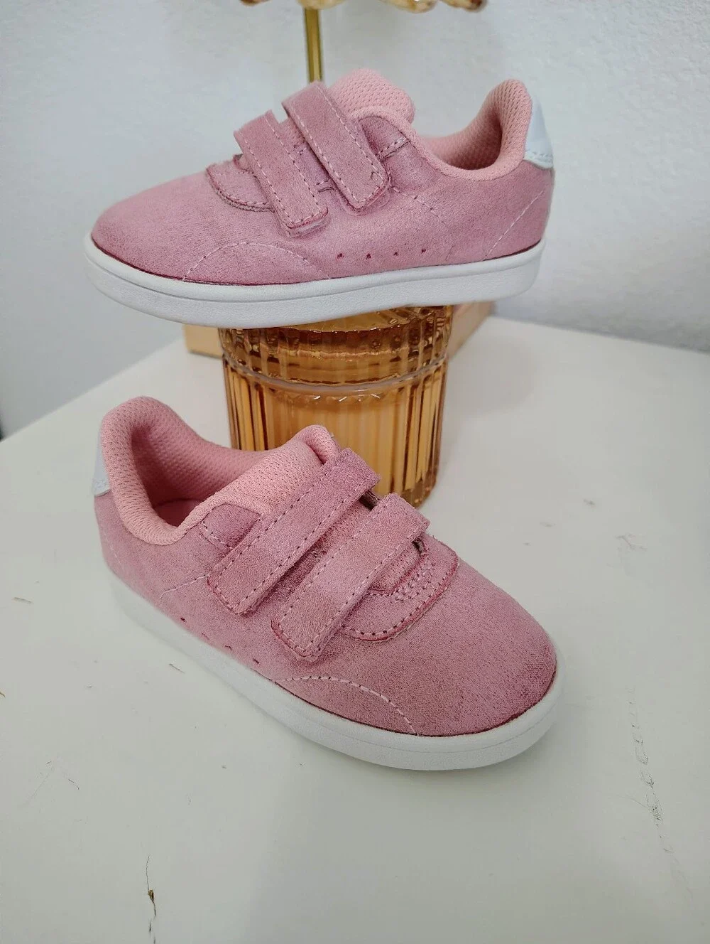 Converse Pink Low Top 6 & Black Low-Top 5 Zoe & Zac Pink 7 Kids Sneakers